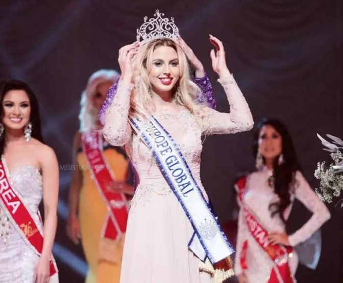Българка стана най-красивата жена в Европа (СНИМКИ) 1 57786714 3e44 f4a6