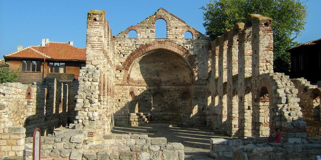 Подменят част от калдаръма в Стария Несебър