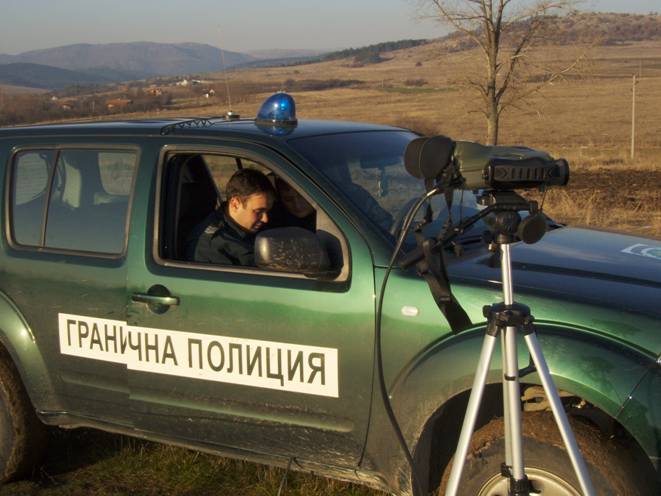 Задържаха ученик за трафик на бежанци
