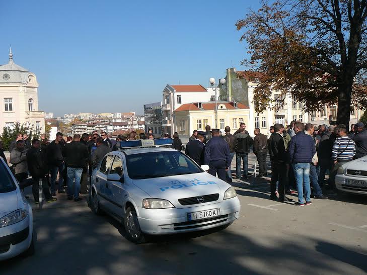 Шуменските полицаи за втори ден излязоха на протест в обедната си почивка