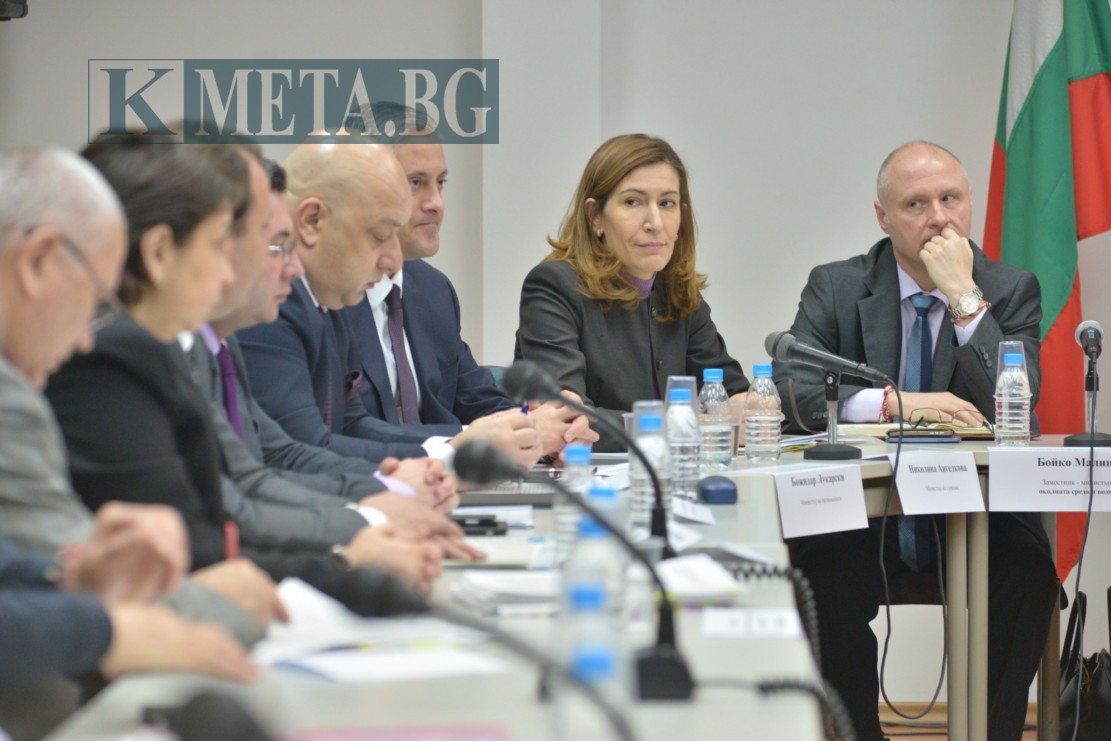 Николина Ангелкова събира кметове, за да обсъдят проблемите на туризма 9 Николина Ангелкова събира кметове, за да обсъдят проблемите на туризма
