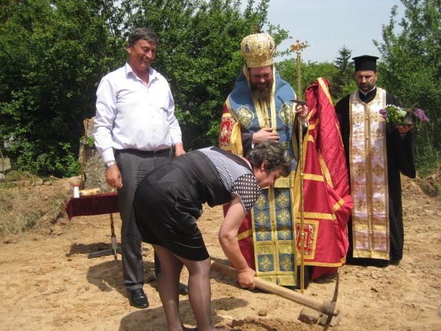 Направиха първа копка на параклис в село Горен Чифлик 9 Направиха първа копка на параклис в село Горен Чифлик