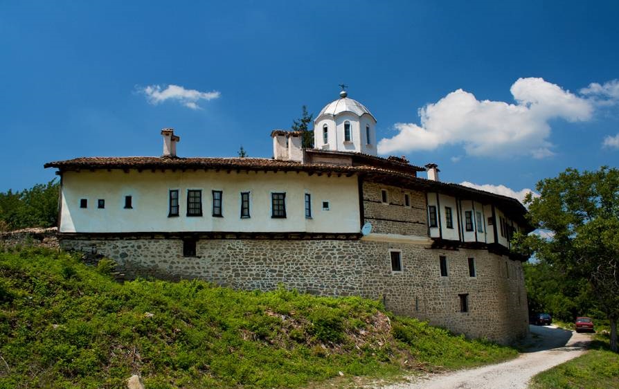 Манастирите край Велико Търново конкурират хотелите