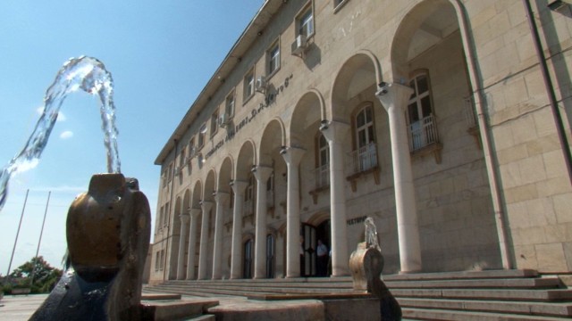 Стопанската академия губила близо 2 млн.лв. годишно от търговия с учебници