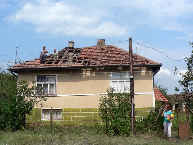 "Непознато" природно бедствие нанесе щети за хиляди в Ружинци 1 57786714 6d36 33b6