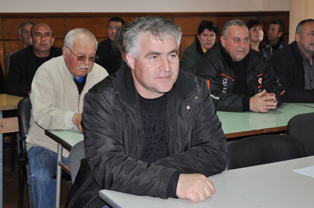 Уволниха заместник кмета на Исперих заради снимка с отлюспен депутат