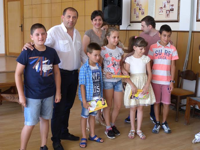 Малчугани наградиха полицай 1 57786714 7692 9ee8
