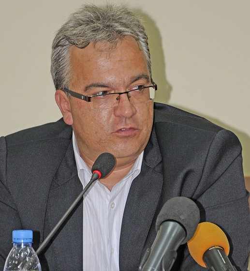 Николай Иванов застана зад медиците от онкоцентъра във Враца