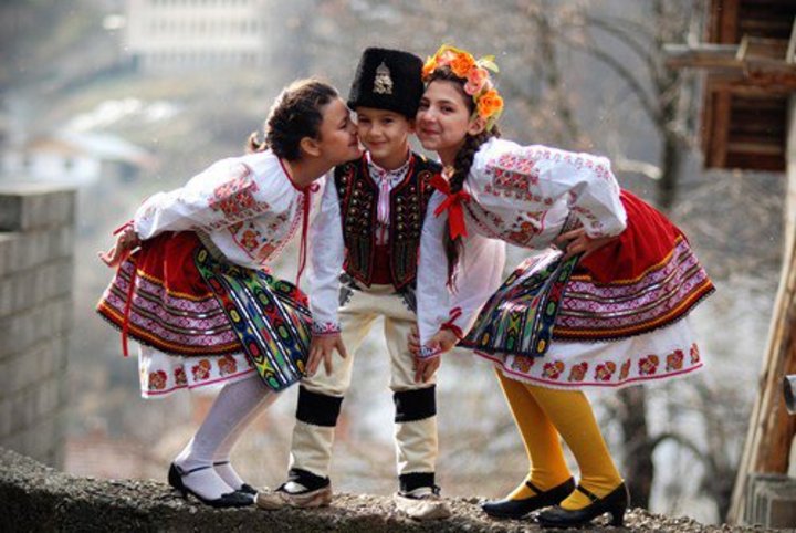 Откриха изложба на български носии в Швейцария 1 57786714 7fe2 feb5