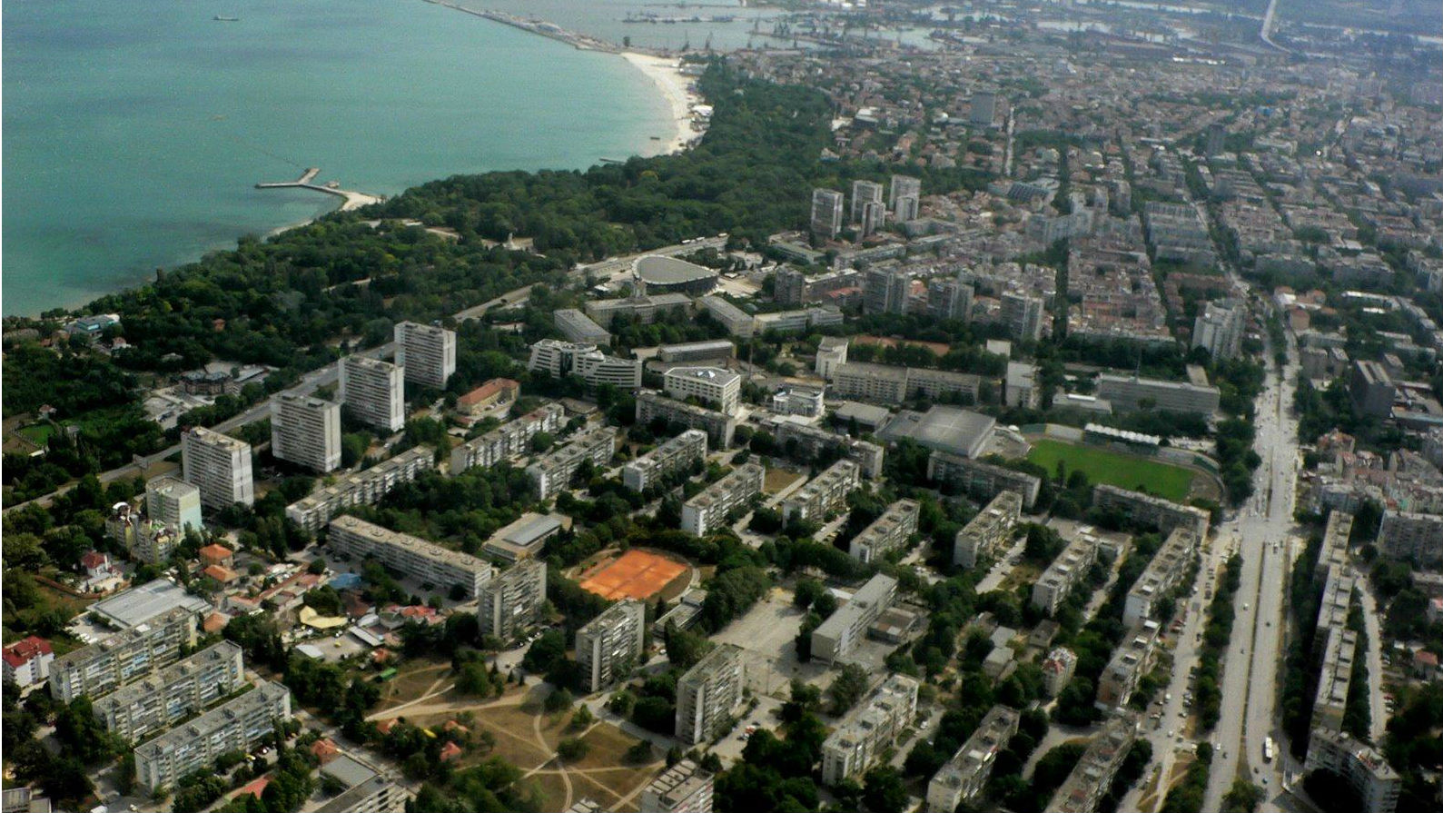 Гонят комарите от Морската градина във Варна