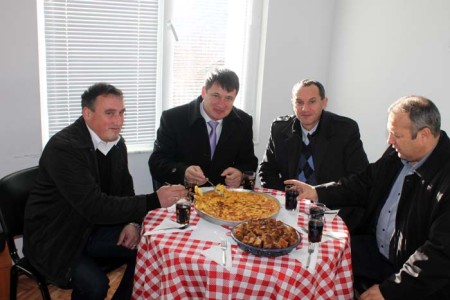 С къпана баница и баклава посрещат гостите в Башево