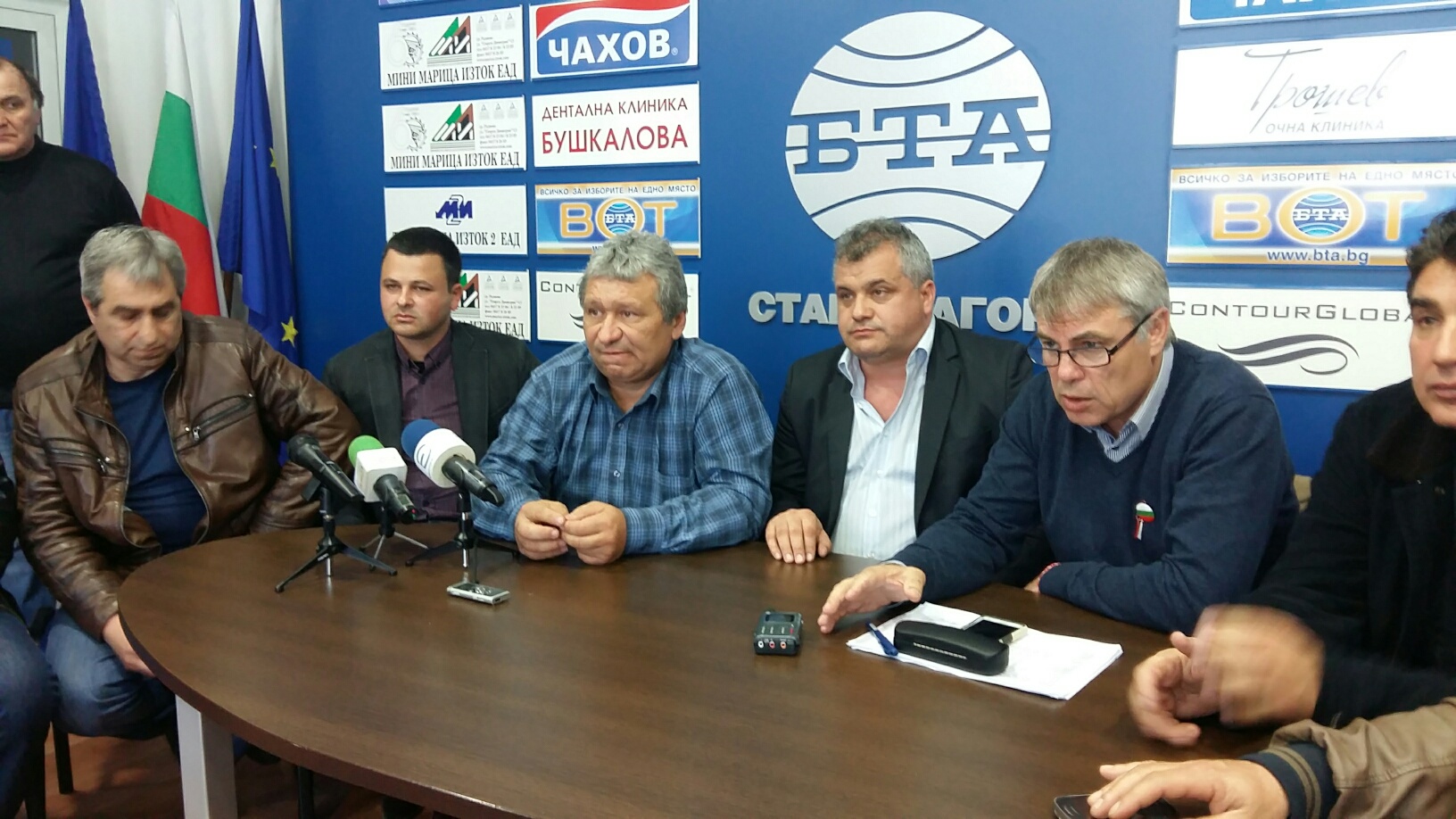 Фермери заплашват да блокират цялата страна