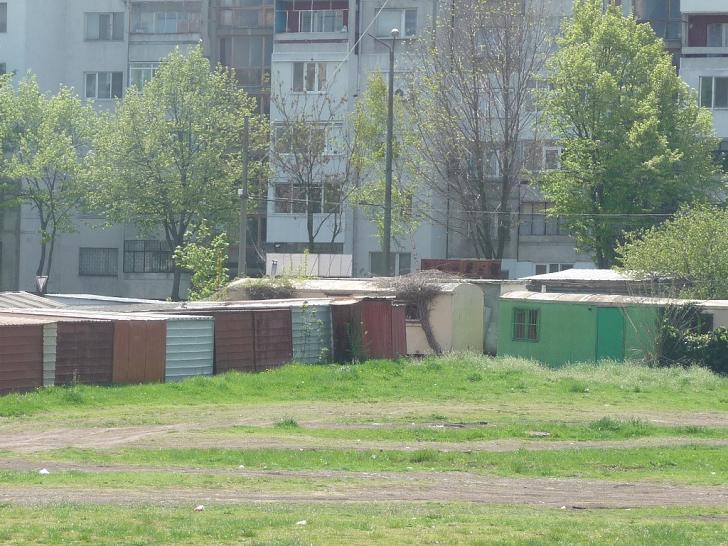 Още 250 незаконни гаража в Бургас бяха премахнати 9 Още 250 незаконни гаража в Бургас бяха премахнати