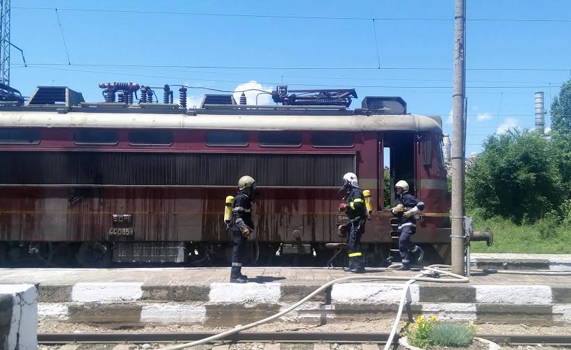 Влак подпали треви и гора в Дупнишко