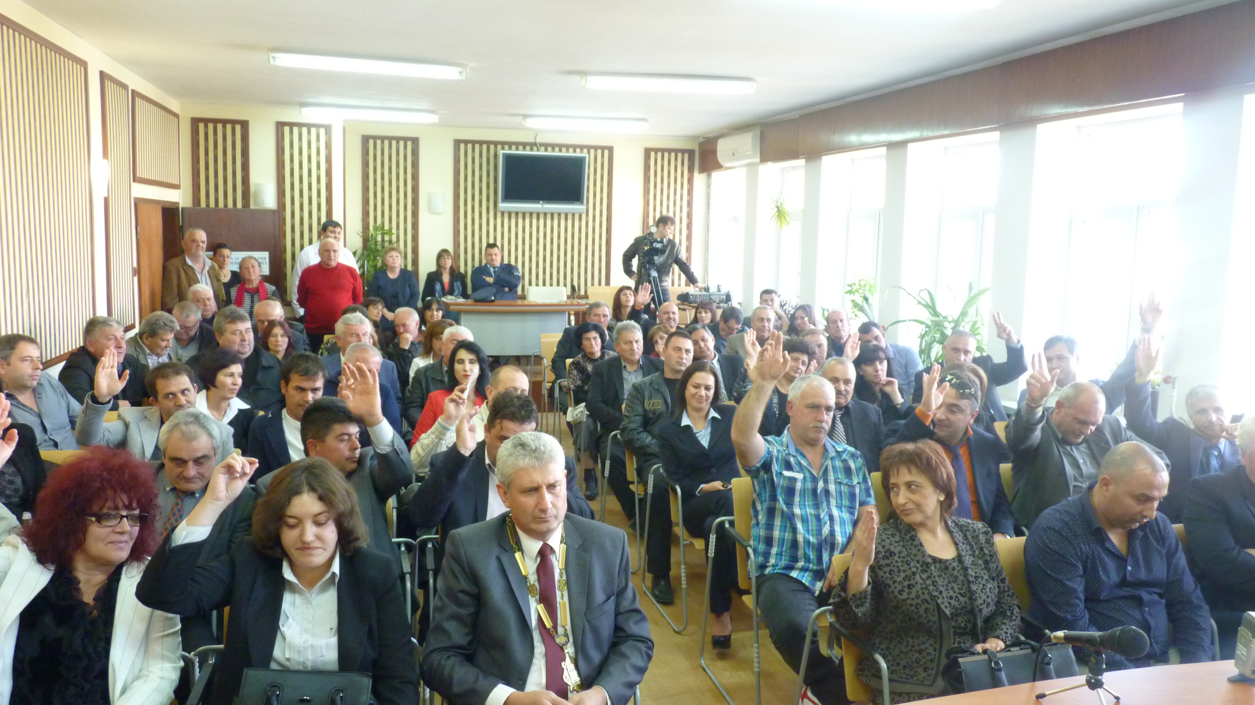 Мездра остана без шеф на местния парламент