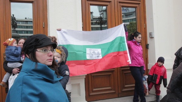 Родителски протест срещу сливането на училища в Пловдив 1 57786714 a5e2 c766