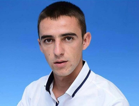 Кмет сам ремонтира кабинета си
