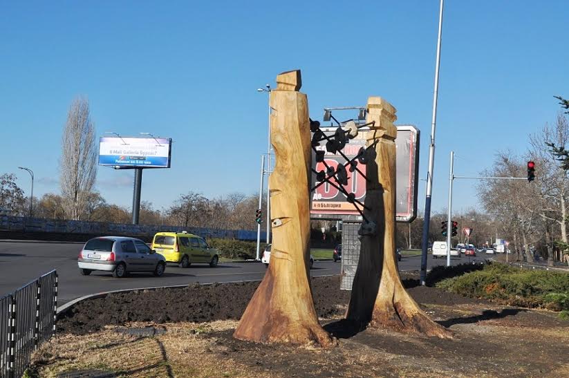 Стари дървета се превръщат в произведения на изкуството в Бургас 9 Стари дървета се превръщат в произведения на изкуството в Бургас
