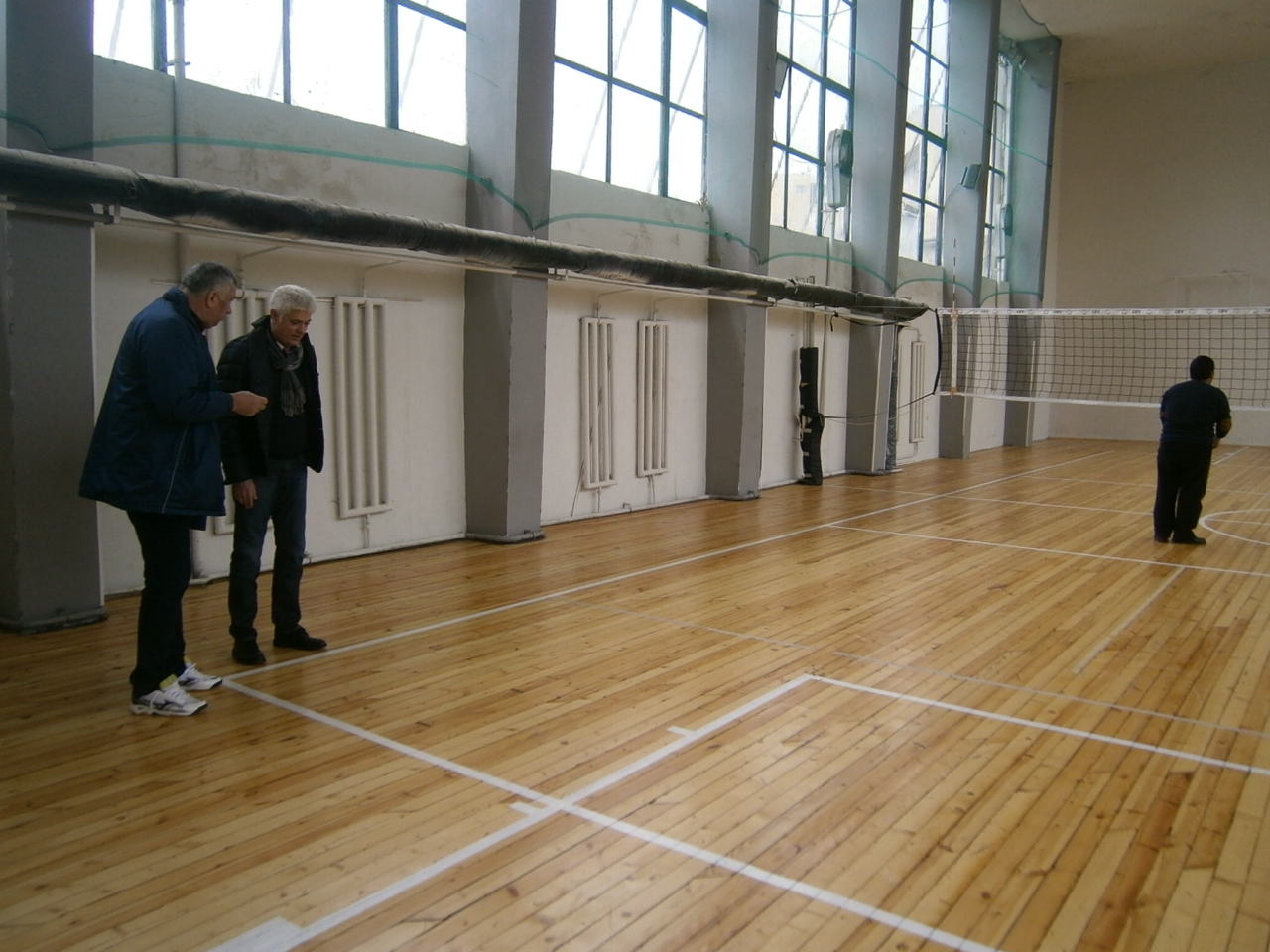 Кметът на Дупница инспектира физкултурен салон