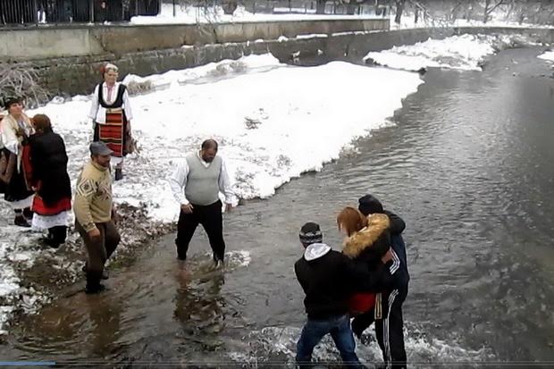 В Реселец направиха "Къпанки" в сняг и лед 8 В Реселец направиха “Къпанки” в сняг и лед