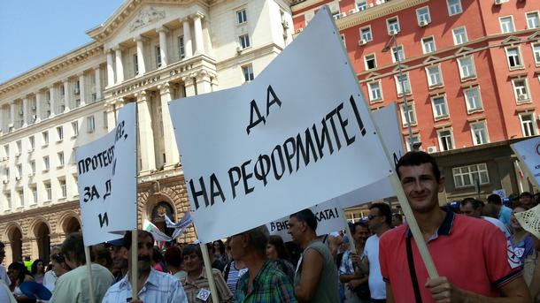 Хиляди излязоха на протест заради цените на тока
