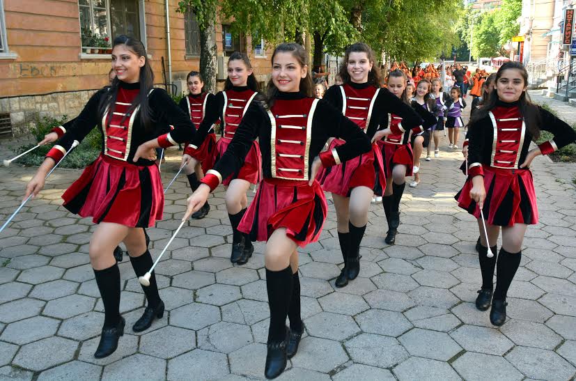 Мажоретки поведоха фестивала „Вълшебен свят" 1 57786714 b599 599f