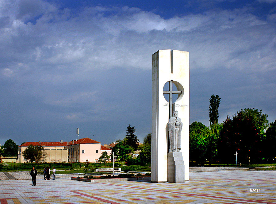 Реставрират паметника на цар Борис I в Плиска