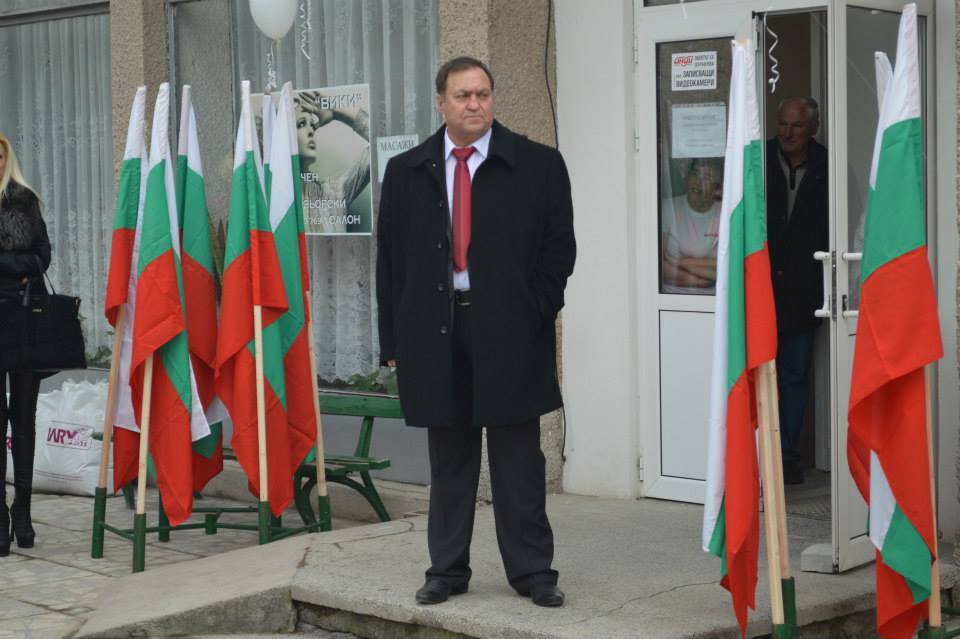 Премахнаха всички табели на паметници, построени от Евстатиев в Стрелча