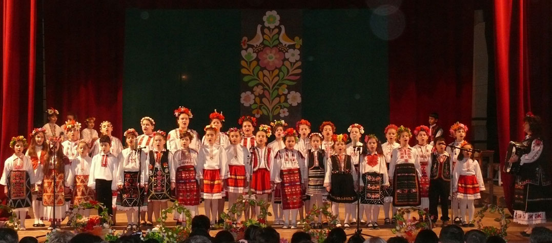 Пет медала за самодейците от Левски на “Фолклорен извор 2015”