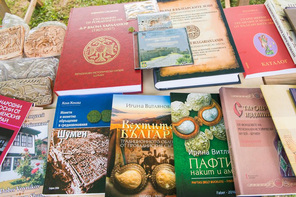 Шуменският музей участва с над 30 свои издания в Панаира на музейната книга 1 57786714 c433 0297