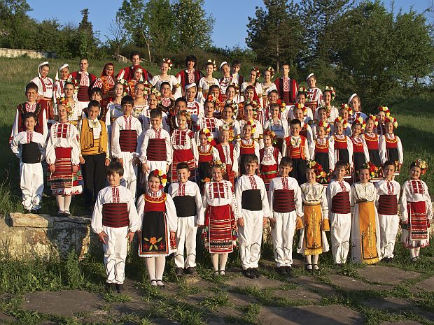 Пореден приз за детски фолклорен ансамбъл от Търговище 1 57786714 cb41 d5ab