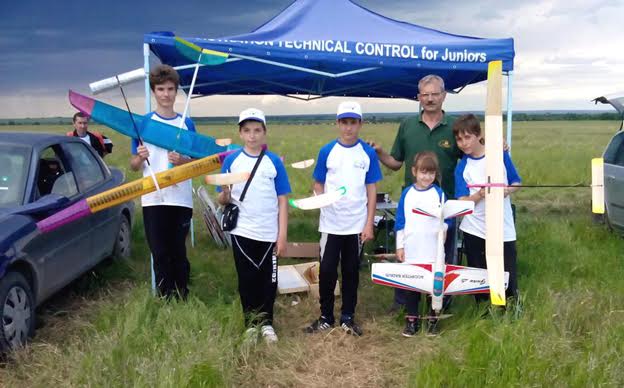 Ученици от Левски с приз за авиомоделиране