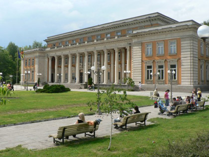 В Перник ремонтират Двореца на културата 1 57786714 dde9 ff43 1