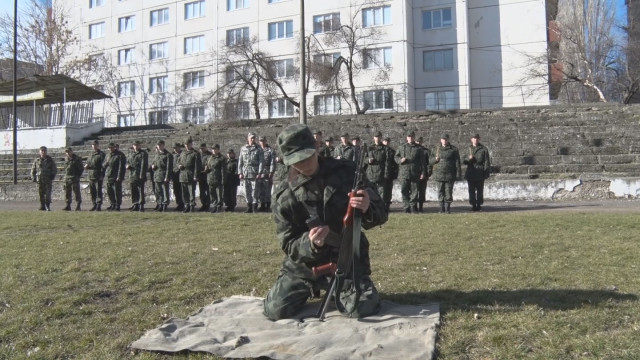 Студенти тръгнаха доброволно на курс по военна подготовка