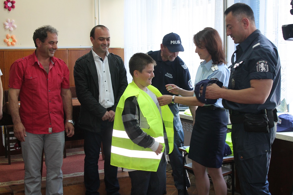 14 ученици положиха клетва за полицаи в Каварна