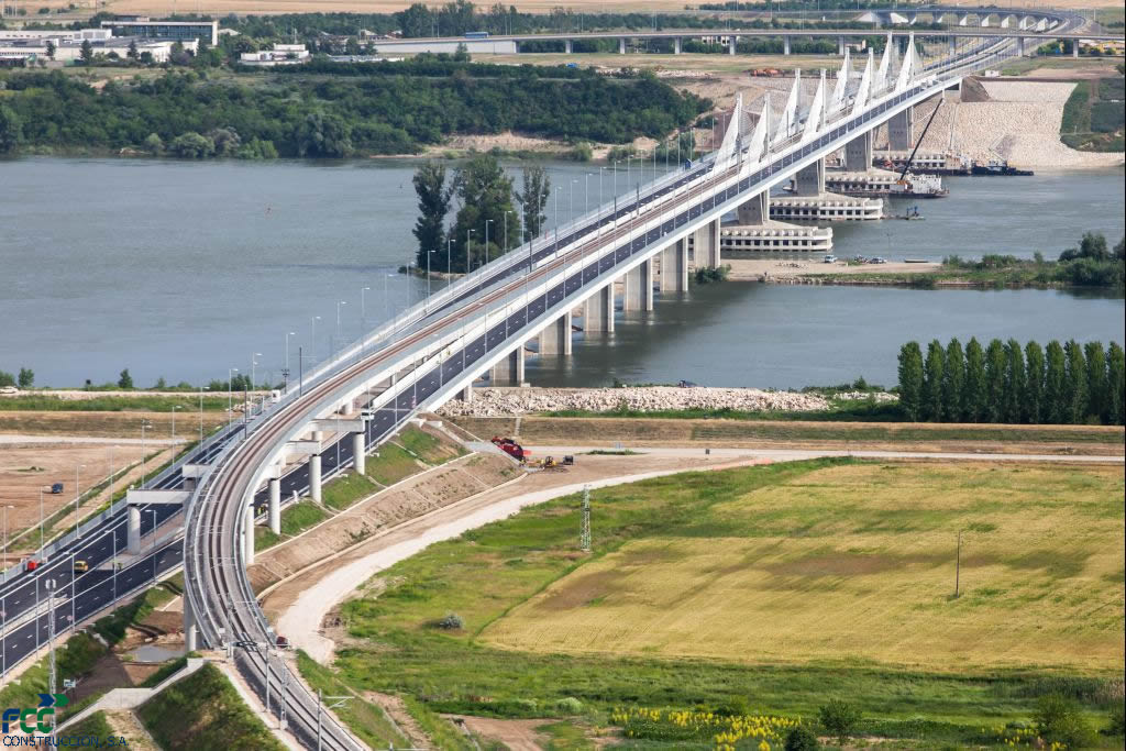 Оперна певица иска “Дунав мост 3”
