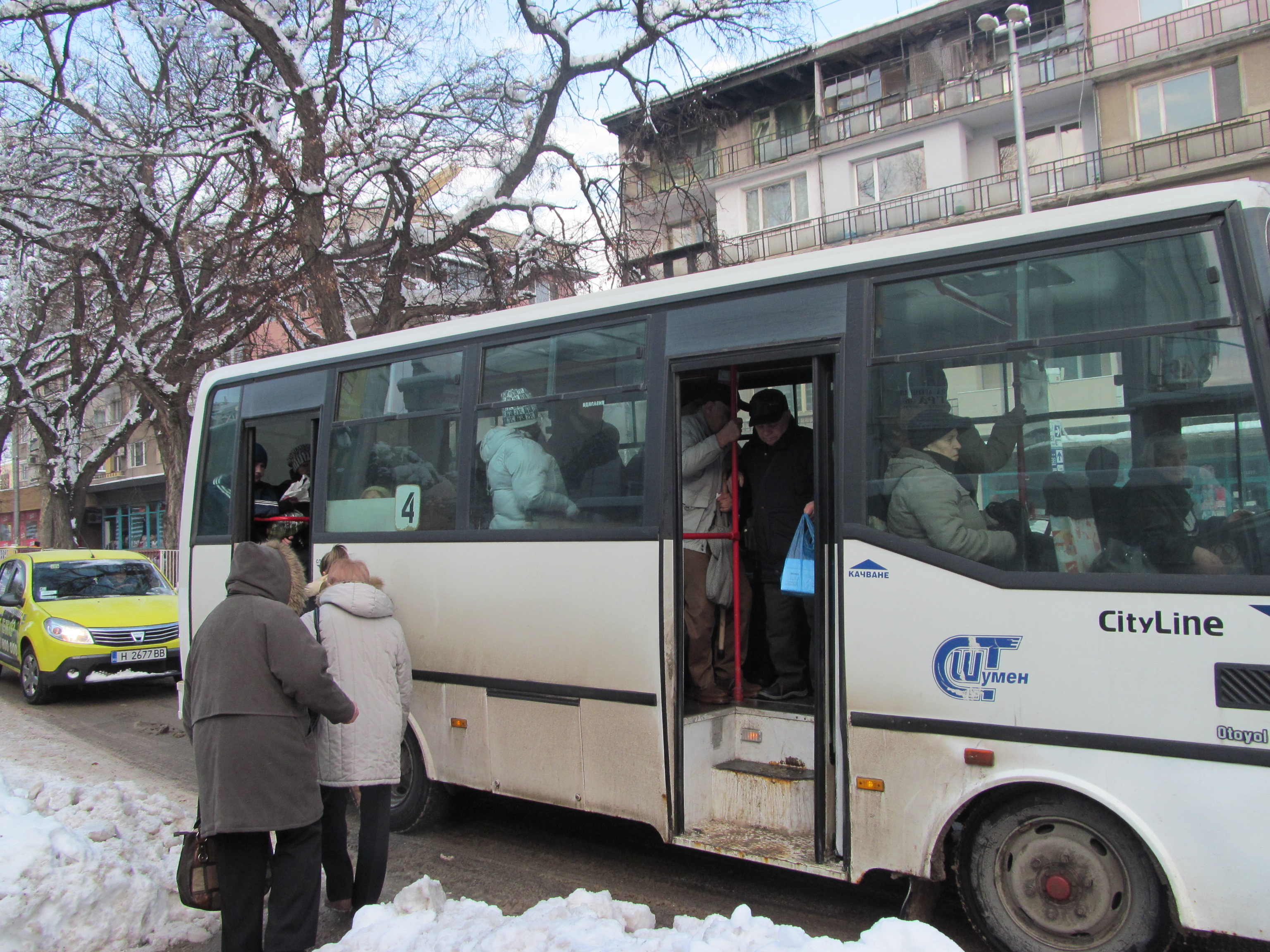 Пътниците в градския транспорт в Шумен определят като нормални температурите в автобусите