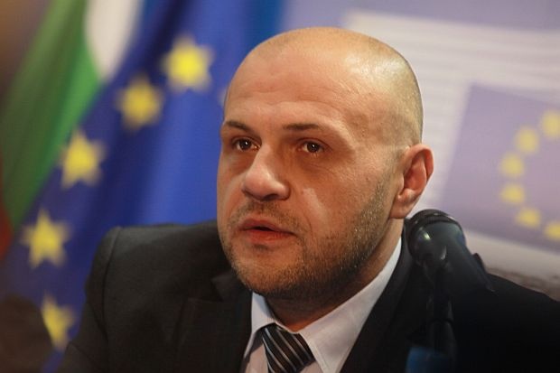 Правителството се е молило да отключат “заложниците” в зала “Арена Армеец”