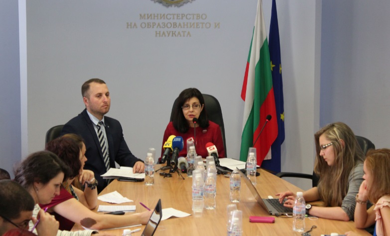 МОН проверява съмнителни проекти по оперативна програма