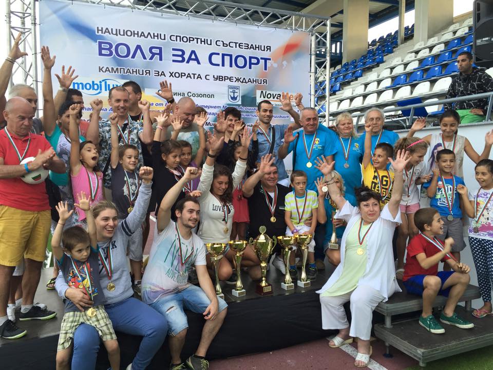 Радостин Кишишев и цял футболен отбор наградиха победителите от “Воля за спорт”