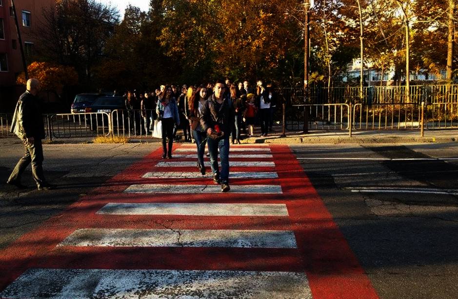 Ученици в Кърджали почетоха паметта на хилядите загинали при пътни инциденти