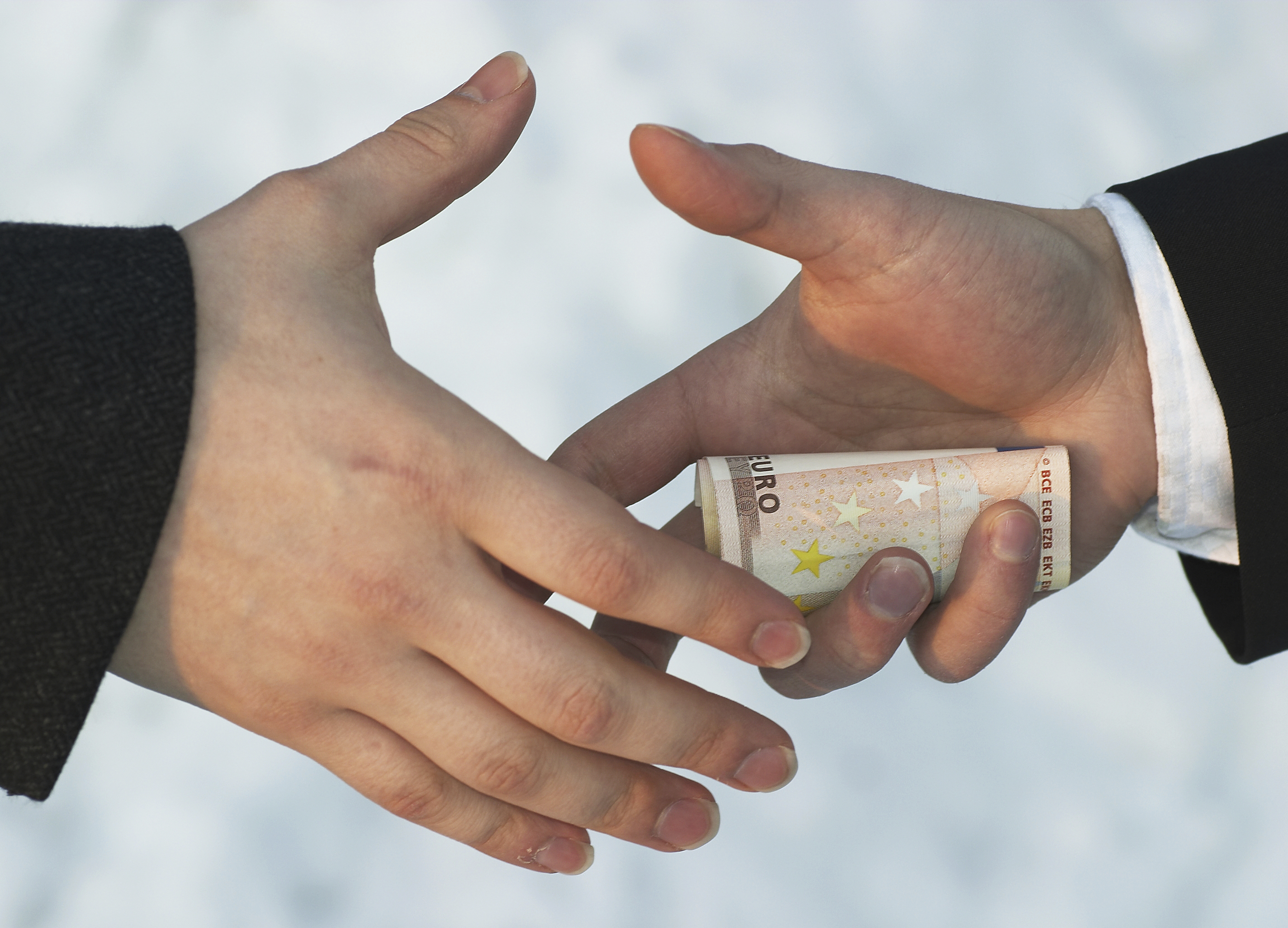 Обвиняем за убийство опита да подкупи шеф на КАТ