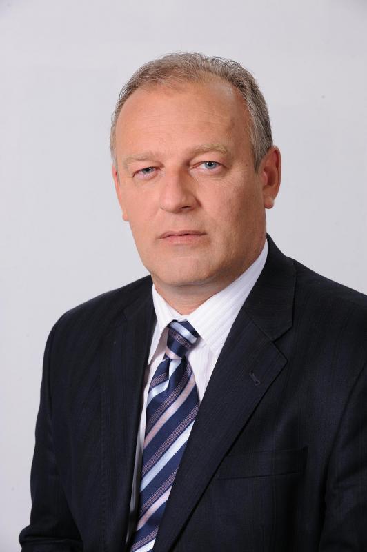 Николай Мелемов: Пожарникари, военни и горски служители гасят пожара в Смолян