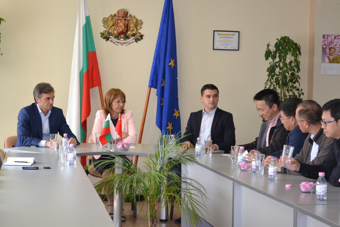 Делегация от най-голямата китайска държавна компания за земеделие посети община Казанлък