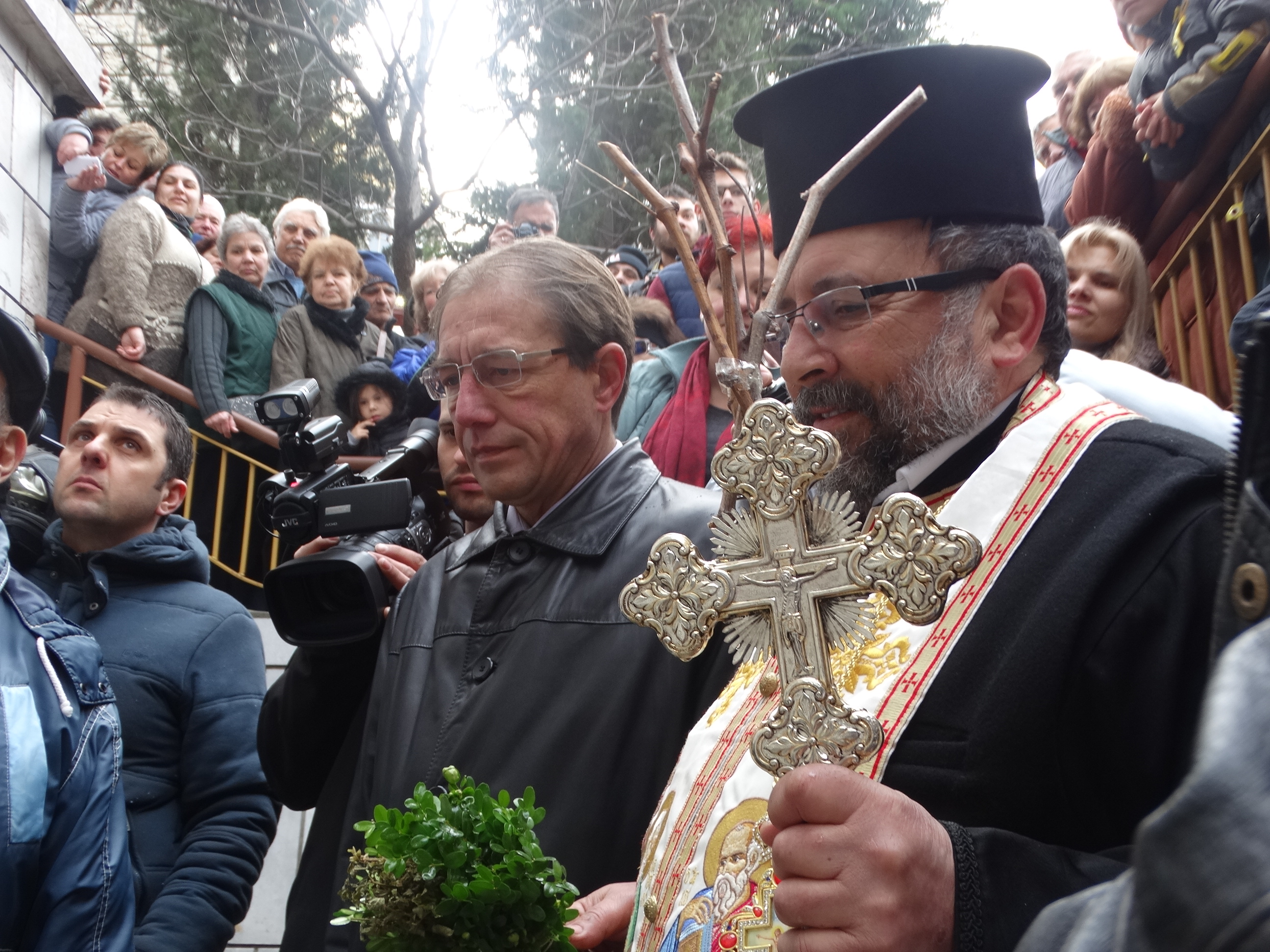 В Асеновград отбелязаха подобаващо празниците на виното (ГАЛЕРИЯ)