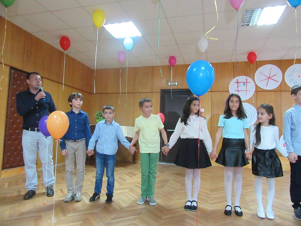 Млади таланти представят приказки по телефона в Ихтиман