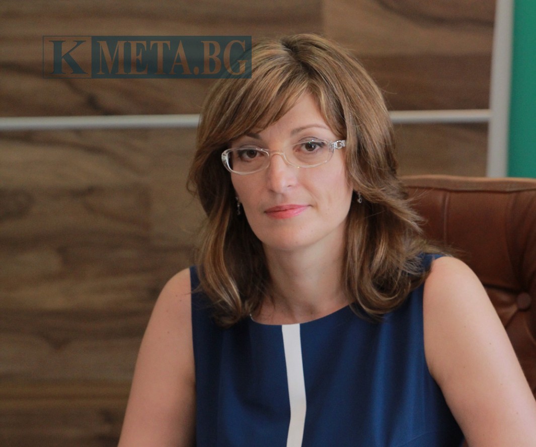 Екатерина Захариева: Бавното правосъдие прогонва и инвеститорите 9 Екатерина Захариева: Бавното правосъдие прогонва и инвеститорите