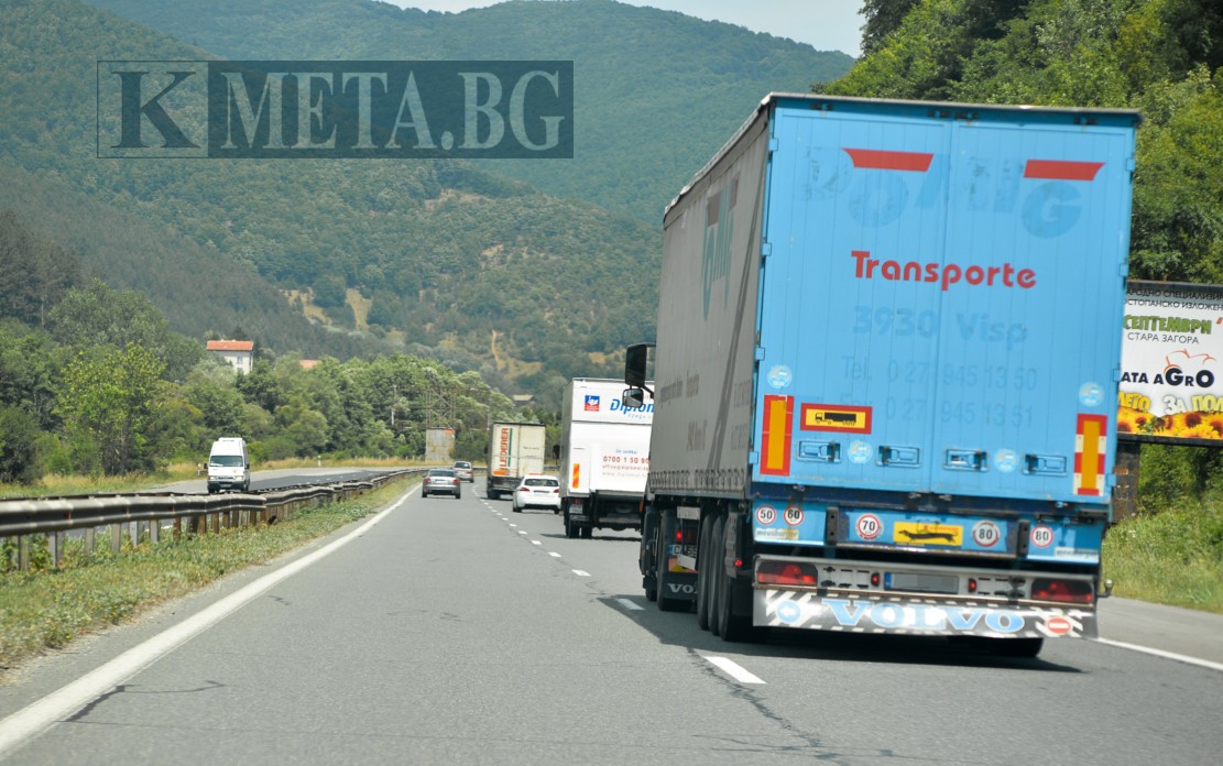 Няма да се ограничава движението на тирове през лятото