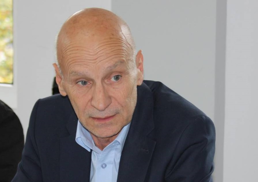 Община Хасково спря 200 мобилни телефона на свои служители