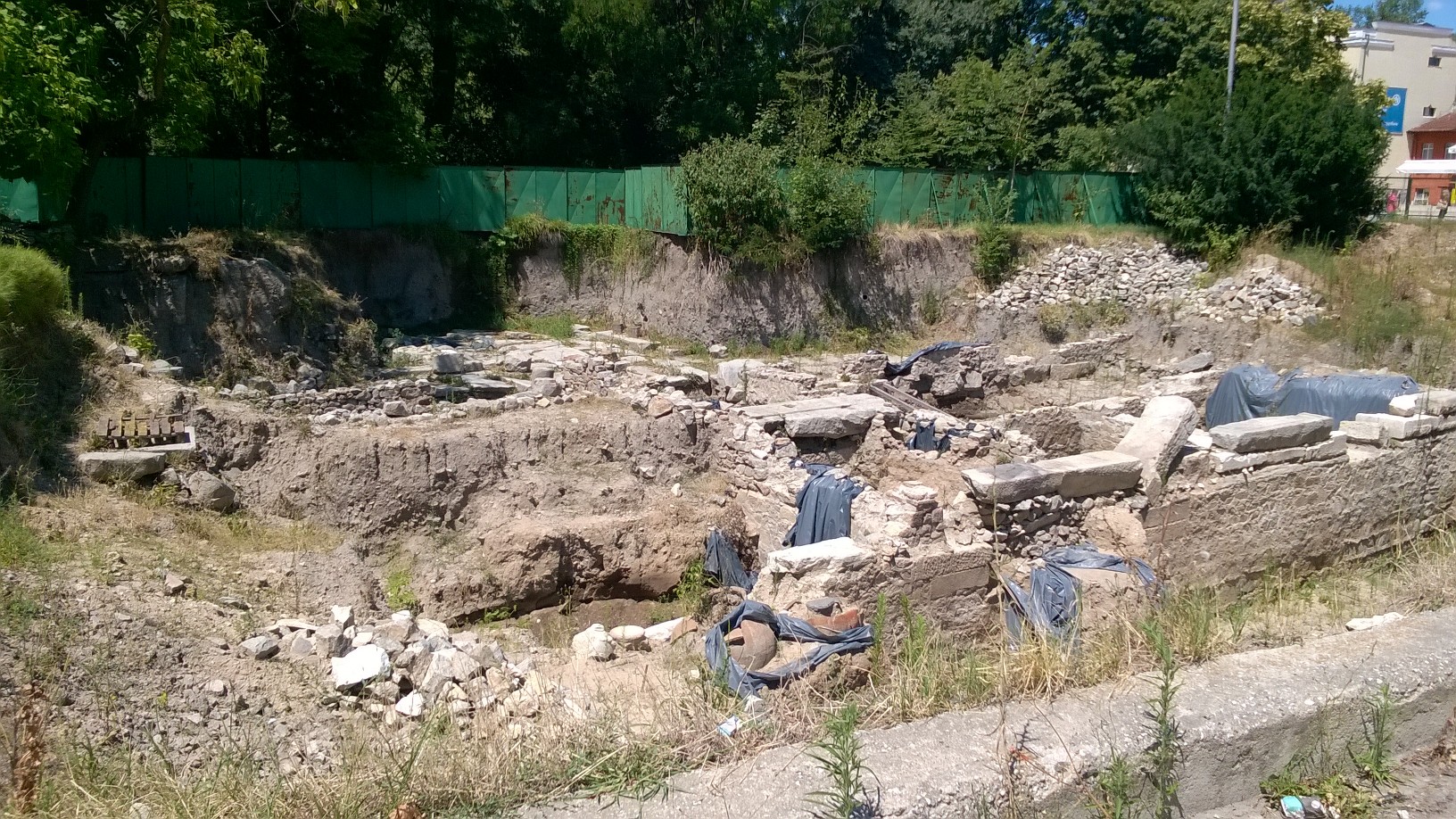 Археологическите разкопки в центъра на Пловдив обраснаха в бурени